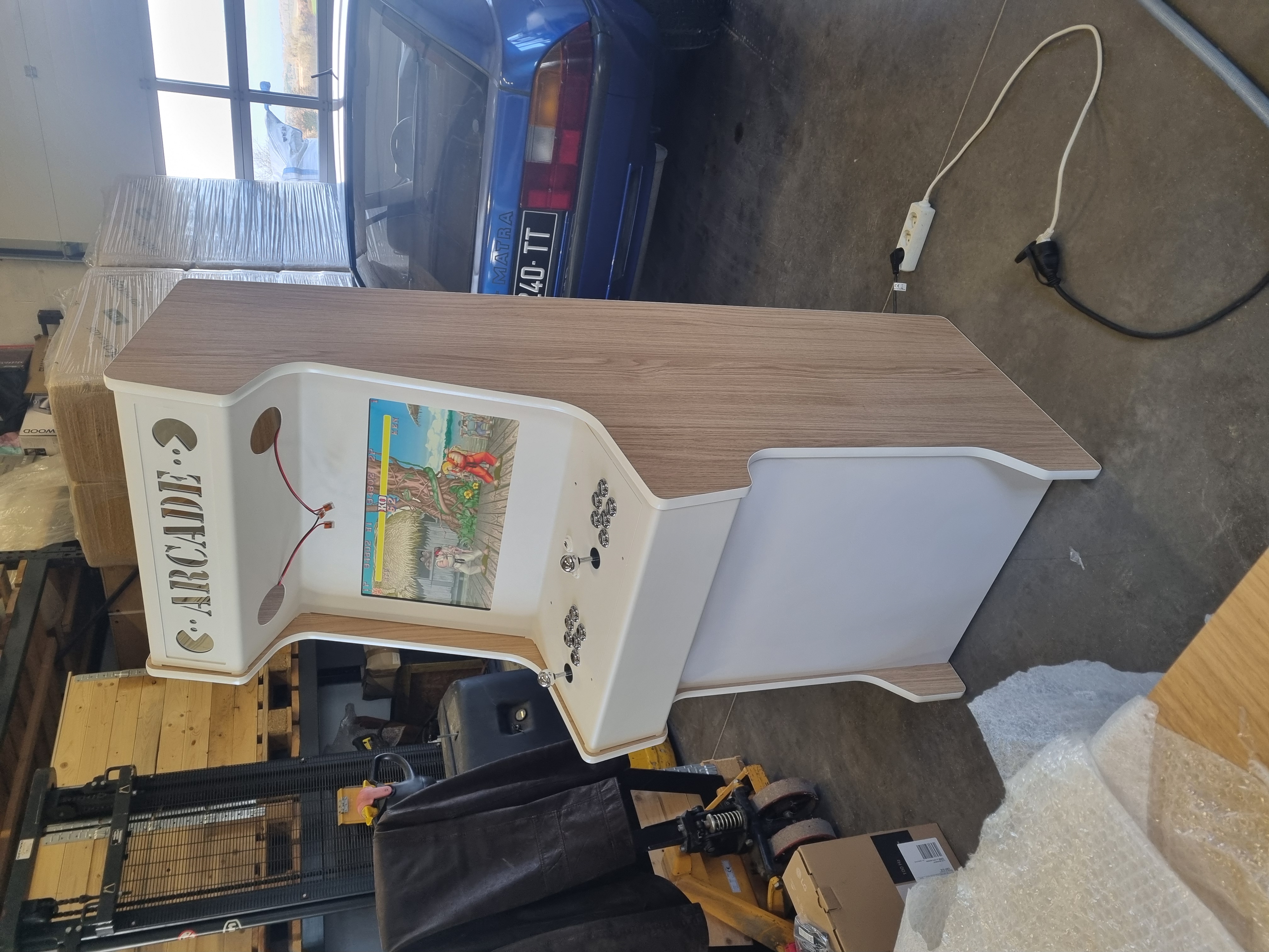 Borne arcade blanche avec plan bois style rétro